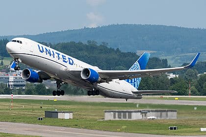 N676UA aircraft